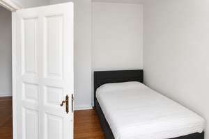 Provisionsfreie 2-Zimmer-Altbauwohnung
mit attraktiver Mietrendite –
DIREKT VOM EIGENTÜMER – Zeppelinstraße 142, 14471 Brandenburger Vorstadt, Potsdam – Vorschaubild 4