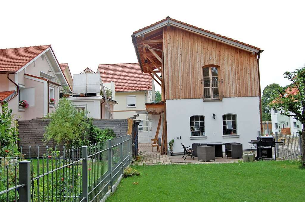 Immobilie in Feldkirchen - „STILVOLLES EFH MIT ATELIER, GALERIE, DACHTERRASSE UND WERKSTATT IN 85622 FELDKIRCHEN - Bild 2