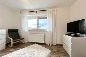 HOCHWERTIGES REIHENENDHAUS MIT GARTEN UND ÜBERDACHTER TERRASSE - PV-ANLAGE - GARAGE - FERNWÄRME – Burgkirchnerstraße 119, 84489 Burghausen – Vorschaubild 12