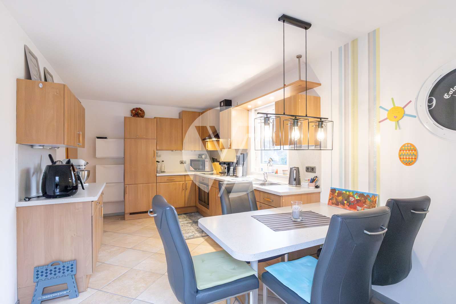 Immobilie in Föhren - Attraktives Mehrfamilienhaus mit 3ETW // Solide und gepflegte Immobilie in naturnaher Ortsrandlage - Bild 0