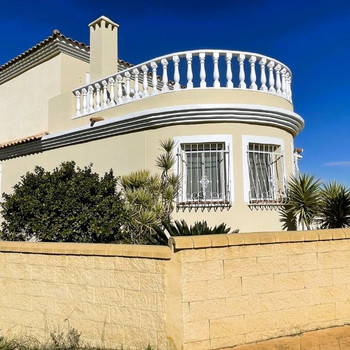 Wunderschöne Villa mit 3 Schlafzimmern und Pool auf einem Eckgrundstück in Agua Nueva in Turre