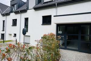 Neuwertige 3-Zimmer-Wohnung mit Balkon, Einbauküche und PKW-Stellplatz ab 01.08.26 frei