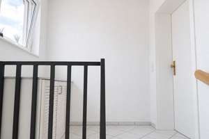 Helle 3-Zimmer-Wohnung mit zwei Balkonen, Stellplatz und zusätzlichem Stauraum – Die vollständige Adresse der Immobilie erhältst du vom Anbieter., 67278 Bockenheim an der Weinstraße – Vorschaubild 2