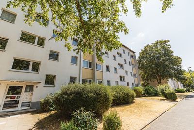 Gartenarbeit gewünscht - 3 Zi.-Whng. - modernes Wannenbad mit Fenster - Duisburg Rheinhausen