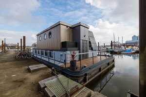 Maritimes Wohnen neu gedacht – Stilvolles, energieeffizientes Hausboot mit hochwertiger Ausstattung – Hamburg – Vorschaubild 2