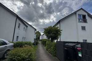 im Grünen: Dachgeschoss Wohnung zum Verkauf in Weißig – Wiesenstraße 12m, 1328 Weißig, Dresden – Vorschaubild 3