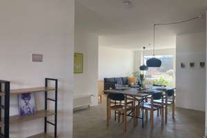 Möblierte 2,5-Zimmer Wohnung im 5. OG mit Süd-Balkon (befristet mit Option auf Übernahme)