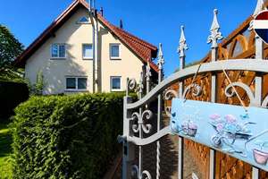 Doppelhaushälfte nahe Müggelsee | Niedrigenergiehaus mit Wintergarten & Kamin in Berlin-Köpenick – Die vollständige Adresse der Immobilie erhältst du vom Anbieter., 12557 Köpenick, Berlin – Vorschaubild 1