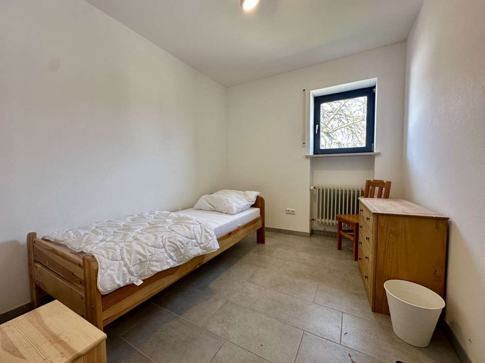 Immobilie in Leiblfing - 2.242 m² mit 4 Hallen und ein großes EFH und Büro-Top Rendite-
Monteurzimmer Vermietung möglich - Bild 0