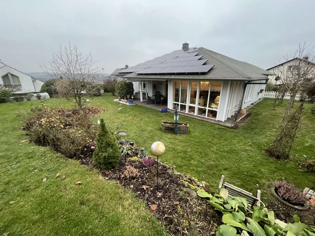 Immobilie in Weimar (Lahn) - Modernisiertes Einfamilienhaus mit 7 Zimmern in Weimar (Lahn) - Bild 1