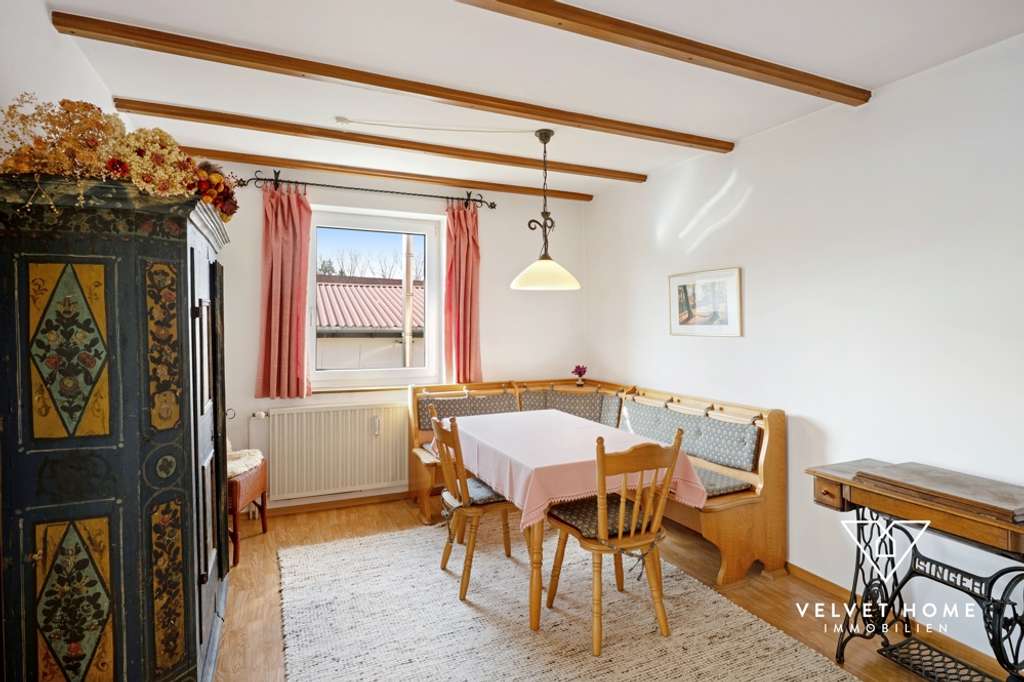 Immobilie in Schrobenhausen - Gepflegtes Einfamilienhaus m. ELW, gr. Grundstück & 2 übergroßen Garagen - zentral in Schrobenhausen - Bild 0