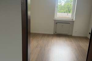 Praktisch geschnittene 2 Zimmer Wohnung in Neu-Isenburg unweit des Isenburg-Zentrums – Die vollständige Adresse der Immobilie erhältst du vom Anbieter., 63263 Neu-Isenburg – Vorschaubild 3
