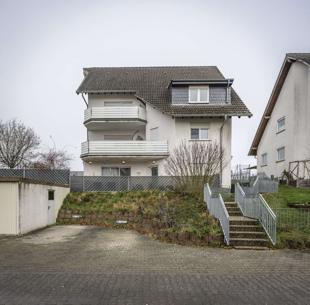 Immobilie in Hünfelden - NEU *Paul & Partner* INVESTMENTCHANCE: MEHRFAMILIENHAUS IN BELIEBTER UND RUHIGER WOHNLAGE! - Bild 1