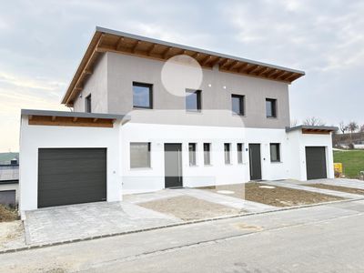 Moderne Neubau Doppelhaushälfte in Neukirchen a. Inn