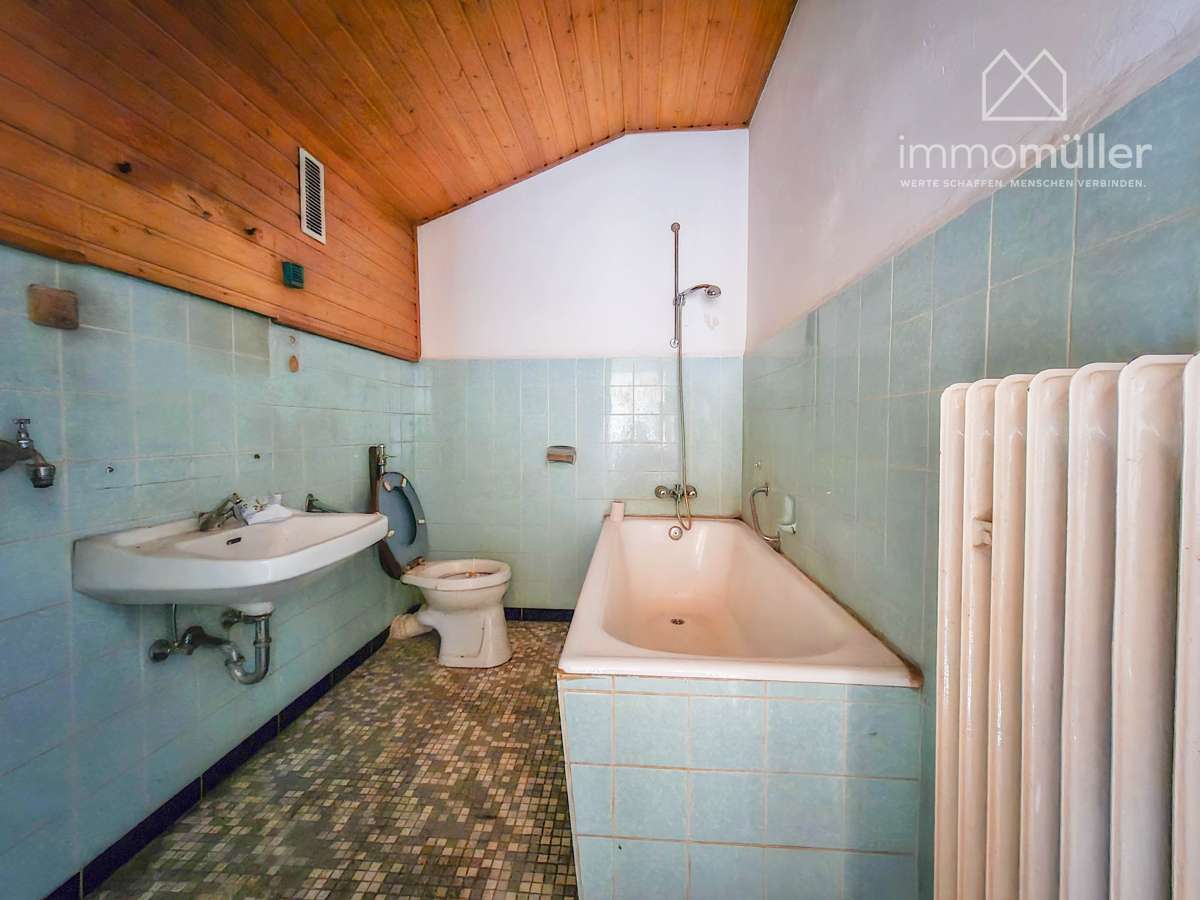 Immobilie in Eisenberg (Pfalz) - Split-Level-Reihenendhaus mit Garten & Garage in ruhiger Lage – großes Potenzial für Ihr Traumhaus! - Bild 1