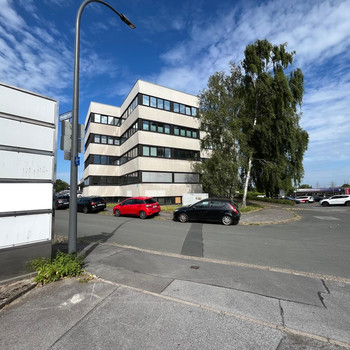 Modernisierte Büroflächen mit toller Ausstattung! Sehr gute Anbindung | Klimaanlage vorhanden