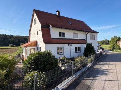 Modernisiertes Dreifamilienhaus mit gr. Grundstück, Doppelgarage und vielseitigen Nutzungsmöglichen