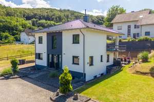 Stilvoll wohnen auf höchstem Niveau – Modernes Einfamilienhaus mit viel Platz in Gönnersdorf – Die vollständige Adresse der Immobilie erhältst du vom Anbieter., 53498 Gönnersdorf – Vorschaubild 1