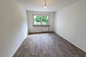 **FRISCH RENOVIERT**5-Zimmer-Wohnung // EG // 2 Bäder // Balkon // ab 01.11.2025 – Ringstraße 187, 4209 Leipzig – Vorschaubild 6