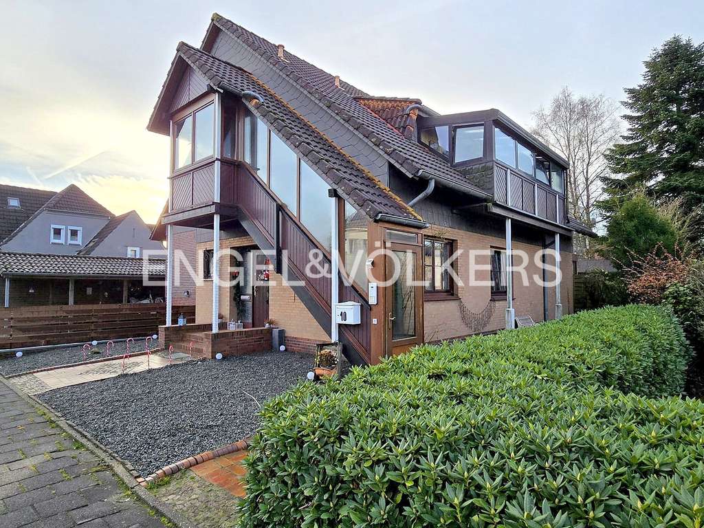 Immobilie in Jever - Zweifamilienhaus in Jever: Solides Investment mit Mietsteigerungspotenzial - Bild 0