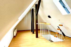 Schöne 2,5 Zimmer Dachgeschosswohnung in Berlin, Charlottenburg – Brombeerweg na, 14052 Westend, Berlin – Vorschaubild 8
