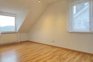 IDYLIC & SPACIOUS LIVING! Charming semi-detached house with secluded garden *Dog allowed* – Die vollständige Adresse der Immobilie erhältst du vom Anbieter., 65817 Eppstein – Vorschaubild 15