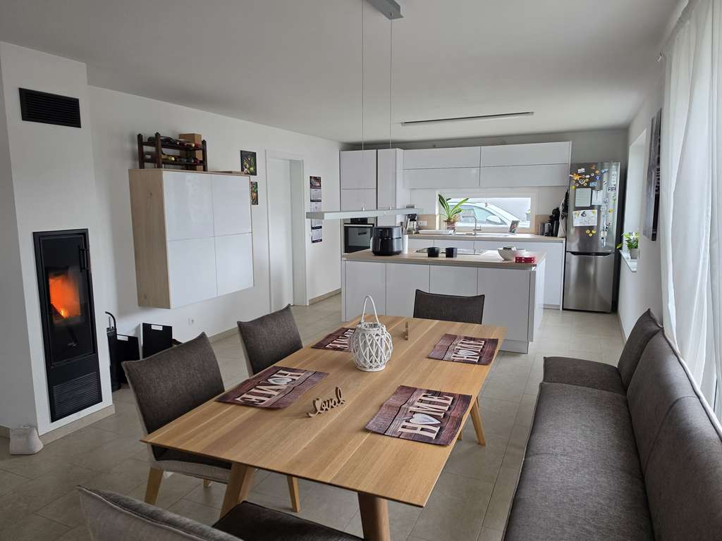 Immobilie in Flörsheim-Dalsheim - Modernes, energieeffizientes Familienhaus mit Kamin, Wärmepumpe und PV in Flörsheim-Dalsheim - Bild 1