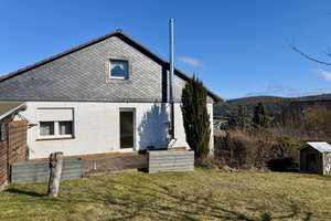 Wohnen mit Weitblick: Einfamilienhaus mit Einliegerwohnung in Knüllwald! Keine Käuferprovision! – Knüllweg 6, 34593 Knüllwald – Vorschaubild 3