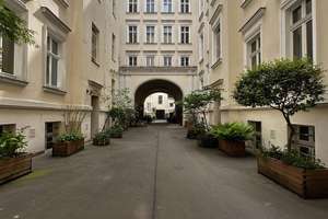 Große sanierungsbedürftige 4 Zimmer-Eigentumswohnung Nähe Winterfeldtplatz in Berlin-Schöneberg – Die vollständige Adresse der Immobilie erhältst du vom Anbieter., 10781 Schöneberg, Berlin – Vorschaubild 4