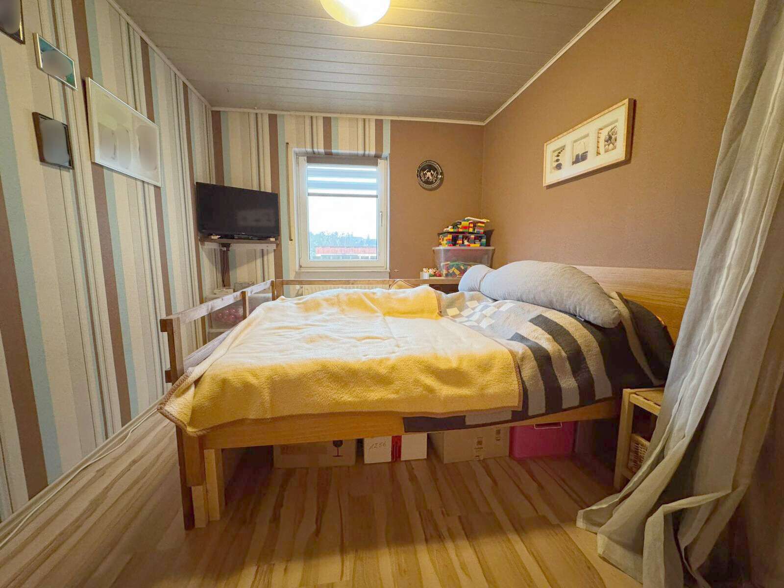 Immobilie in Homberg (Ohm) - Gepflegtes Zweifamilienhaus in zentraler Lage von Homberg/ Ohm - Bild 2