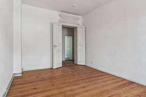 Dein Next-Level-Altbau: 3 Zimmer & Südbalkon im energetisch sanierten Gründerzeitklassiker. – Die vollständige Adresse der Immobilie erhältst du vom Anbieter., 10115 Mitte (Ortsteil), Berlin – Vorschaubild 4