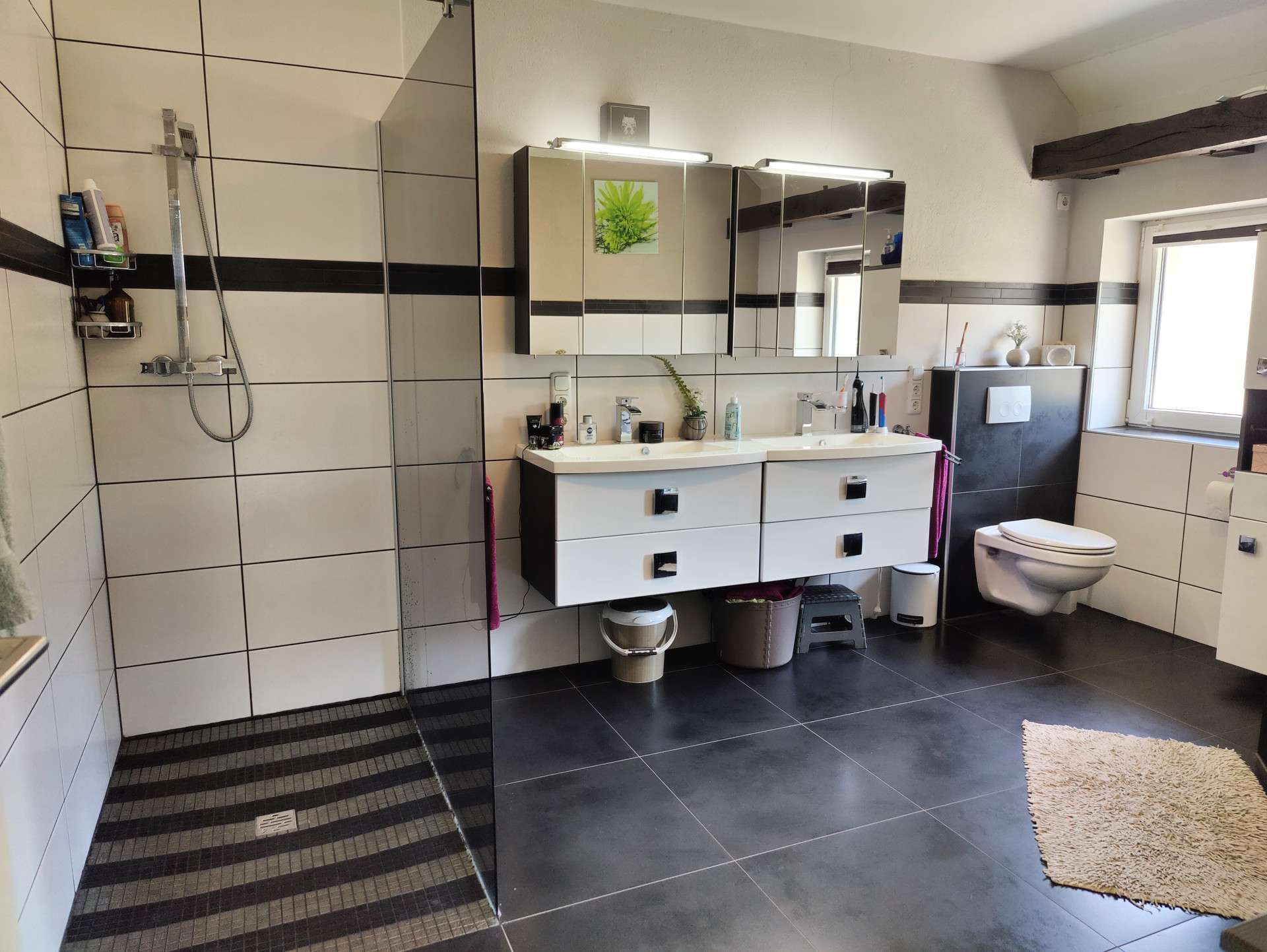 Immobilie in Altenkirchen (Westerwald) - Moderne Doppelhaushälfte mit Carport und Dachterrasse mit herrlichen Ausblick! - Bild 0