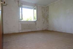 SELBSTNUTZER / KAPITALANLEGER: RENOVIERUNGSBEDÜRFTIGE WOHNUNG MIT VIEL POTENZIAL IN BEGEHRTER LAGE – 60431 Ginnheim, Frankfurt am Main – Vorschaubild 4