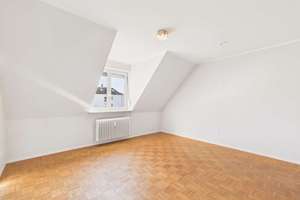 HEGERICH: Helle 3-Zimmer-Dachgeschosswohnung in Sendling-Westpark – Balkon & Top-Anbindung