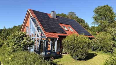 Leben im Grünen: Liebevoll gepflegtes EFH mit neuer Wärmepumpe & PV (2024) &  großem Naturgrundstück