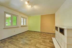 Reihenmittelhaus mit Potenzial: 125 m², Wintergarten und Garten in Neustadt a.d. Aisch – Die vollständige Adresse der Immobilie erhältst du vom Anbieter., 91413 Neustadt an der Aisch – Vorschaubild 2