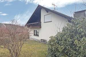 Ruhiges Wohnglück mit Wellness-Potenzial: Ihr Modernisierungsprojekt in Neuhof-Giesel – Die vollständige Adresse der Immobilie erhältst du vom Anbieter., 36119 Neuhof – Vorschaubild 2