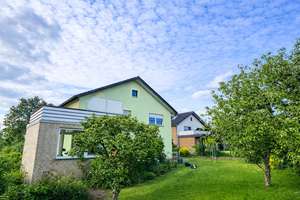 Sanierungsbedürftiges Ein- bis Zweifamilienhaus mit viel Platz in familienfreundlicher Lage! – Die vollständige Adresse der Immobilie erhältst du vom Anbieter., 33739 Dornberg, Bielefeld – Vorschaubild 2