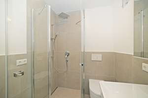 Lichtdurchflutetes, vollmöbliertes 1-Zimmer-Apartment mit Südbalkon und separater Küche – Wolfgang-Borchert-Weg 1, 81927 Johanneskirchen, München – Vorschaubild 11