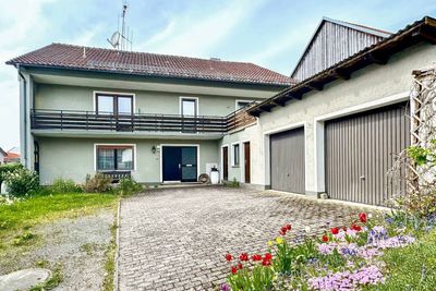 Raum für Familie und Ideen - großzügiges Ein- bis Zweifamilienhaus