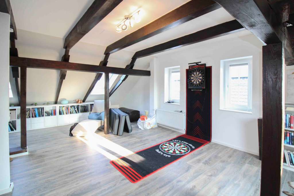 Immobilie in Vechelde - Stilvoll modernisiertes Reihenendhaus mit Terrasse, Kamin & Garage in Groß Gleidingen
 - Bild 1