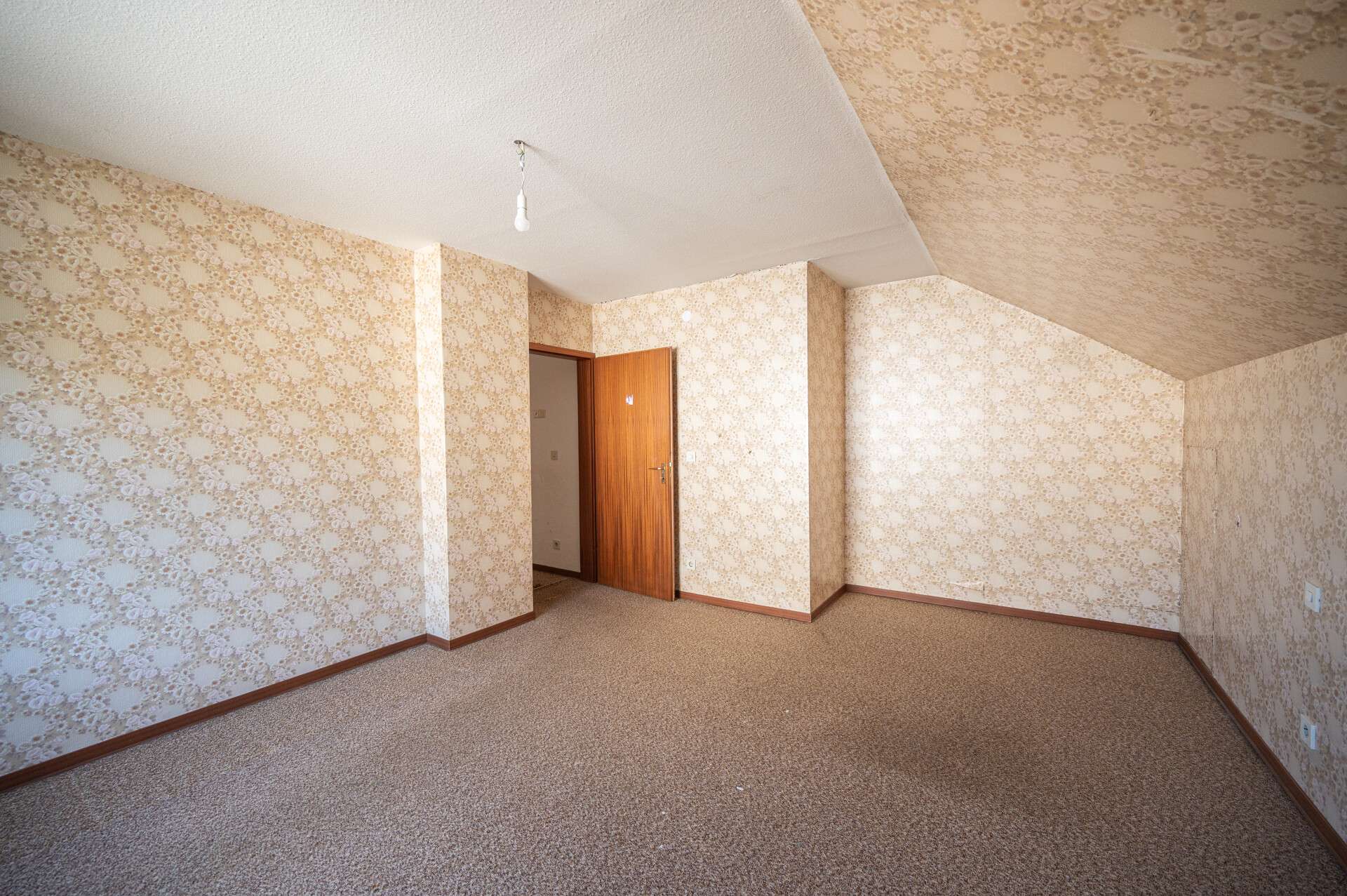 Immobilie in Hiddenhausen - Großzügiges Wohnidyll mit Naturgrundstück und attraktiver Käuferprovision - Bild 1