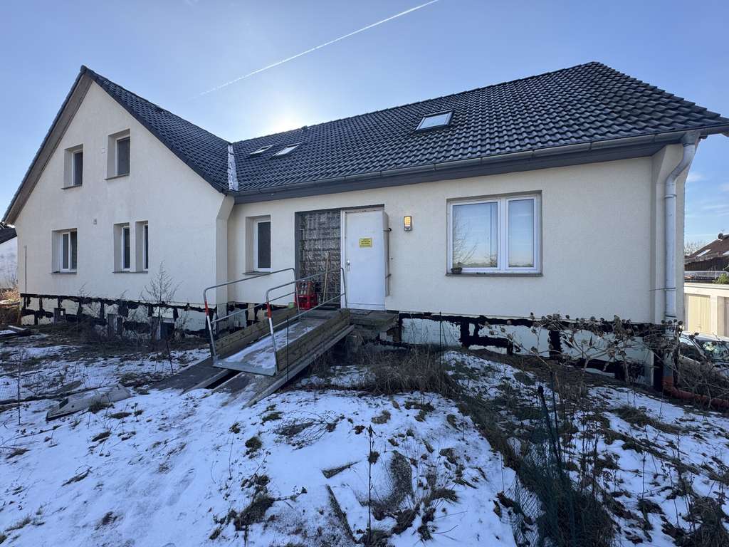 Immobilie in Adelheidsdorf - 7 Parteien Mehrfamilienhaus mit 11 Garagen in Adelheidsdorf - Bild 1