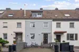 🏡 Reihenmittelhaus mit großem Garten in Köln‑Flittard – bezugsfrei ab Juli