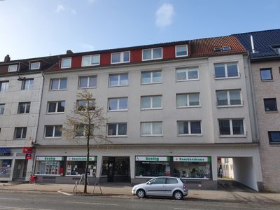 Renovierte 3-Zimmer-Wohnung im 2. OG in Geestemünde mit Balkon und Tageslichtbad, auf Wunsch mit EBK