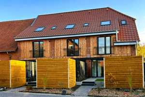 Traumhafte Neubau-Wohnoase auf idylischem Resthof - Reihenhaus mit unwiderstehlichem Charme – Hannover (Kreis) – Vorschaubild 1