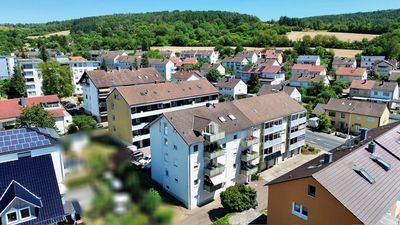 Wohnen mit Weitblick – gepflegte Dachgeschosswohnung mit Balkon, Stellplatz & nur 158 € Hausgeld“