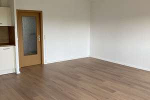 MEGA Ausblick, Küche, Fußboden und Badezimmer neu – Kurt Schneider Str. 22, 9122 Markersdorf, Chemnitz – Vorschaubild 3