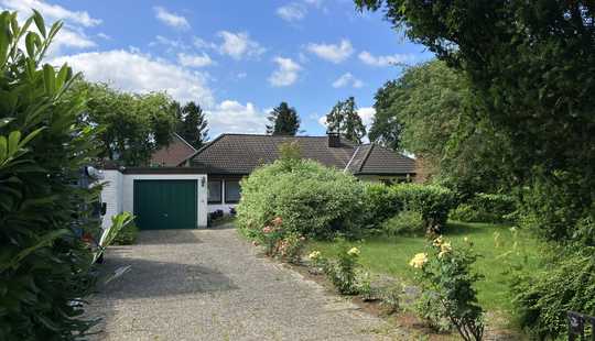 Bild von Sofort frei ! Walmdach Einfamilienhaus in Toplage von Duvenstedt für eine Kernsanierung