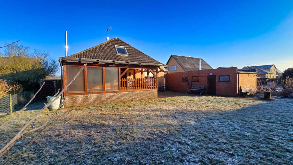 Immobilie in Wathlingen - Wohnklassiker für Familien: 201 m² Wohnfläche, modernisiertes Bad und großer Garten! - Bild 2